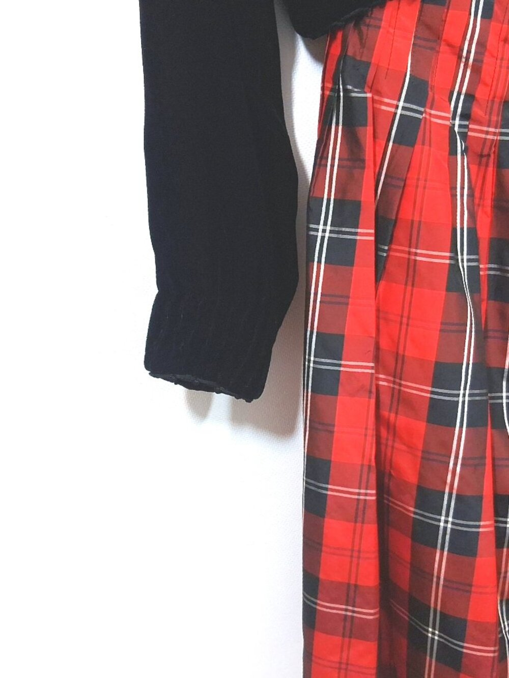 Vintage Black Velvet Silk Dress Set Size 10, Fits Like a Sz M 8 Black Red Plaid - Picture 10 of 16
